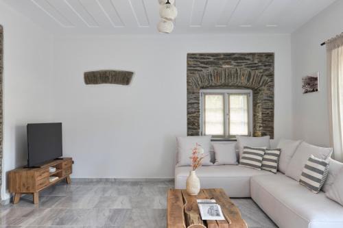 Alaia Boutique houses in Batsi