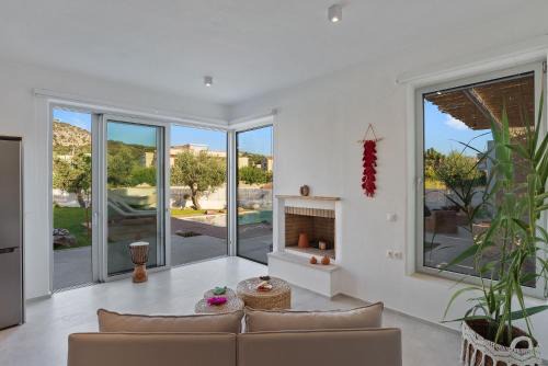 Annassa Experience Villa 2' walk from Almyrida beach