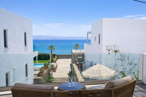 Akoya Pearl Villa - Sea Front