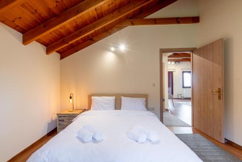 Almondhouse kastoria