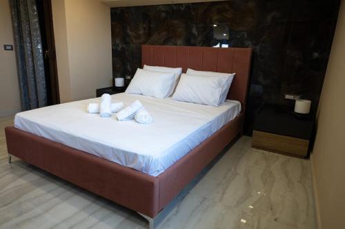 MYRON GRAND PooL VILLA