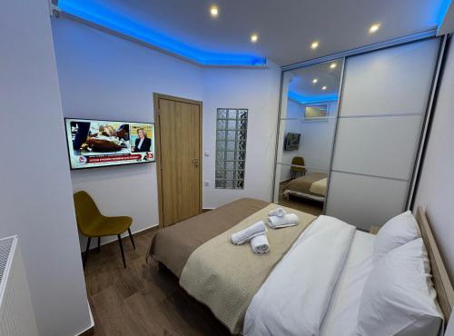 Modern Athens Suite - 160m from Metro - 3min Piraeus Port - 6 Guests in Piraeus