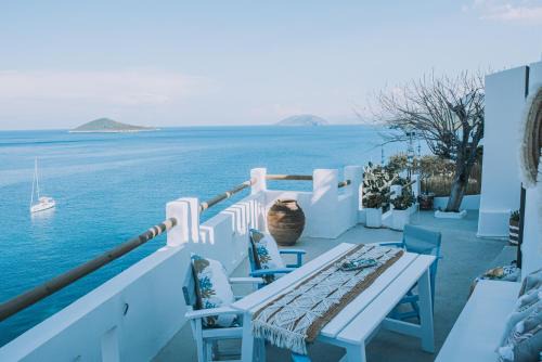Mikaki Holiday Home