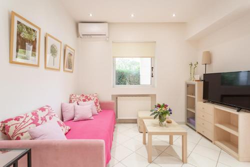 Renovated comfy apartment near Athens Airport in Athens