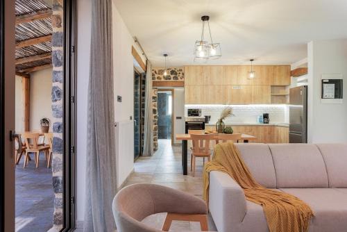 Kozilis Villas, By IdealStay Experience