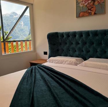 Thethi Paradise Hotel & Restaurant