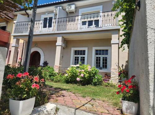 Garden Villa Guni