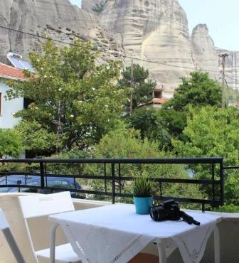 Grandmas Mansion 3BD Meteora - Rocks View