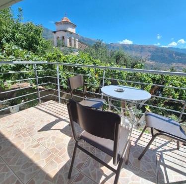 Lucas apartments in Himare