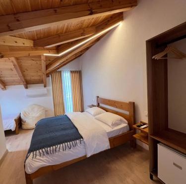 Tringa Guesthouse - Mrizi i Zanave in Fishtë