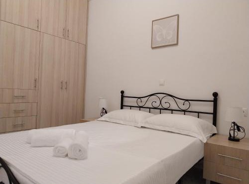 Vicky's Apartment, Aliko