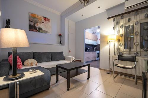 Top-Floor Apt with Private Patio- Nea Ionia by ΜΡS in Athens