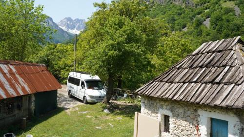 Motina River Guesthouse in Tropojë