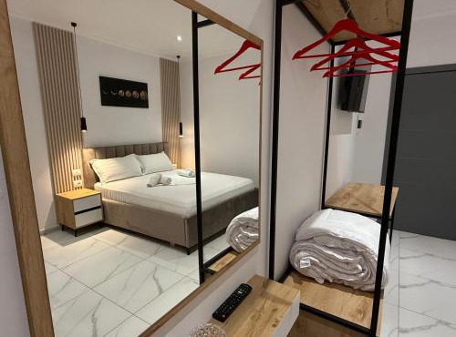 Full Moon Apartments in Ksamil