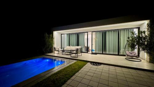 White Beach Villa 2 - Luxury