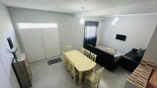 Vila 212 - Velipojë