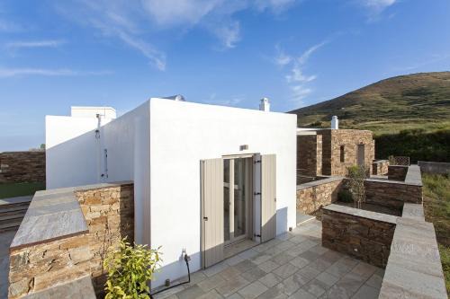White Tinos Luxury Suites in Stení