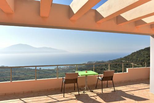Vila Merkuri - 3-Storey Villa with Sea View