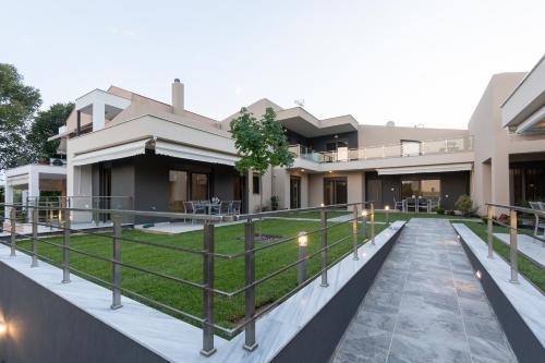 3 DOORS VILLAS