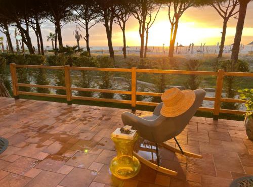 Beachfront villa in Qerret beach with a private pool in Golem