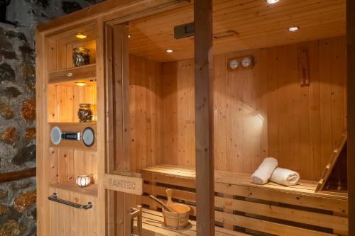 ROUGA Mountain Chalets & Suites in Edessa